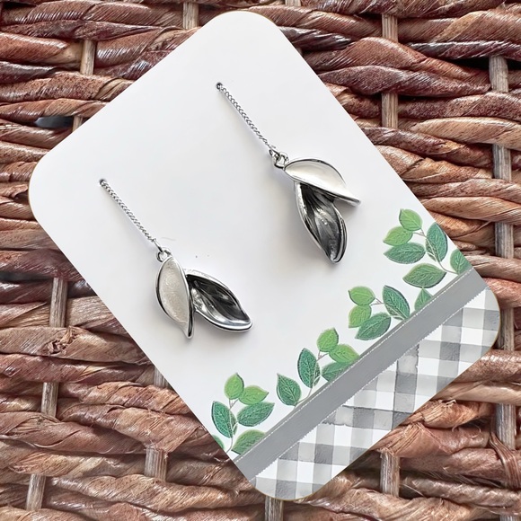 New Silver-Tone Leaf Threader Earrings (Version 18) - Picture 2 of 8
